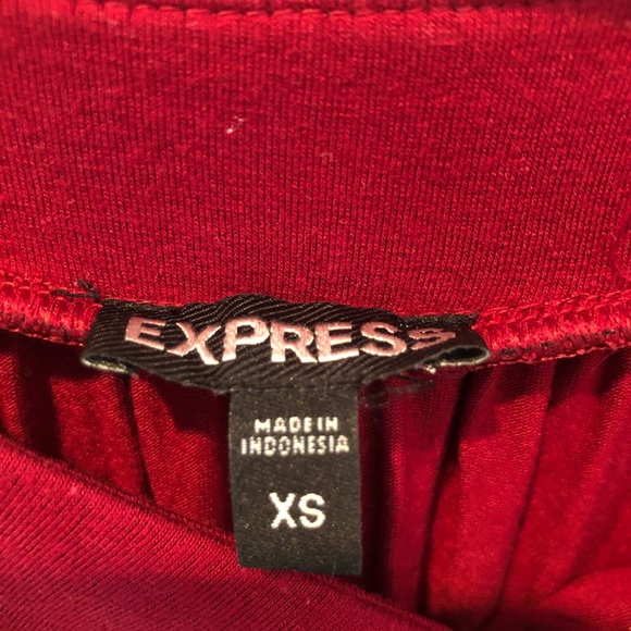 Express Red Ruched Scoop Neck Hemmed Shirt Sz XS - Picture 2 of 5